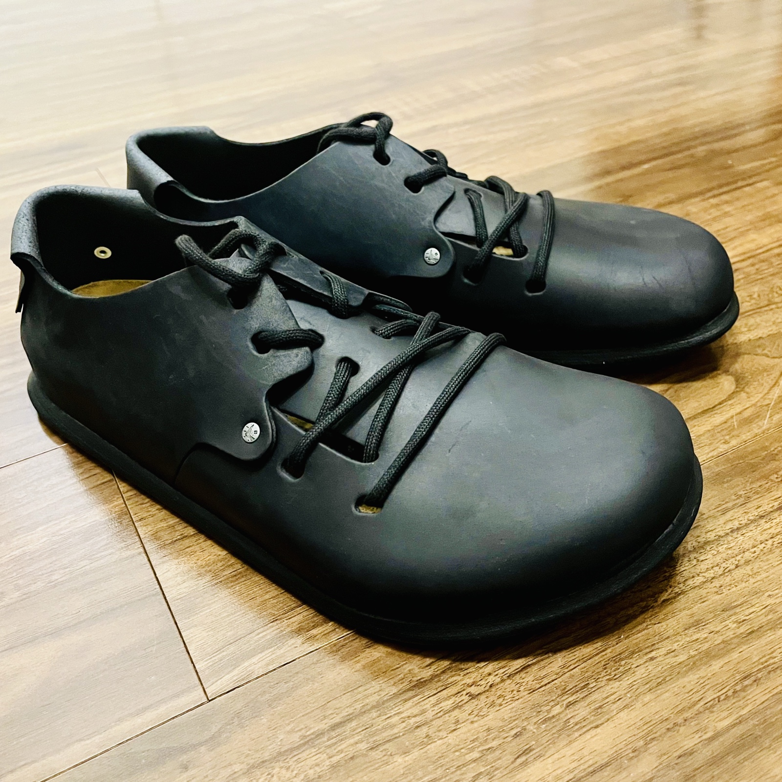 ムーンテッド（MoonTed）の日記より、新しく買い替えたビルケンシュトックのモンタナ。黒い革のレースアップシューズ