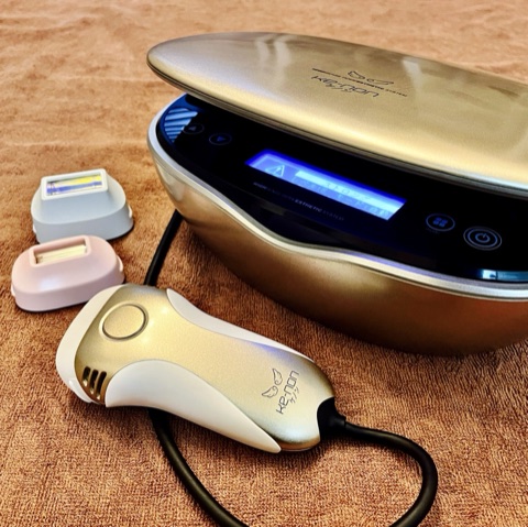 ムーンテッド（MoonTed）の日記より、ケノンの家庭用脱毛器。本体とハンドピース、交換用のカートリッジ